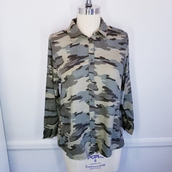 Susina |‎ Camouflage Women's Buttondown size Small - Picture 1 of 7